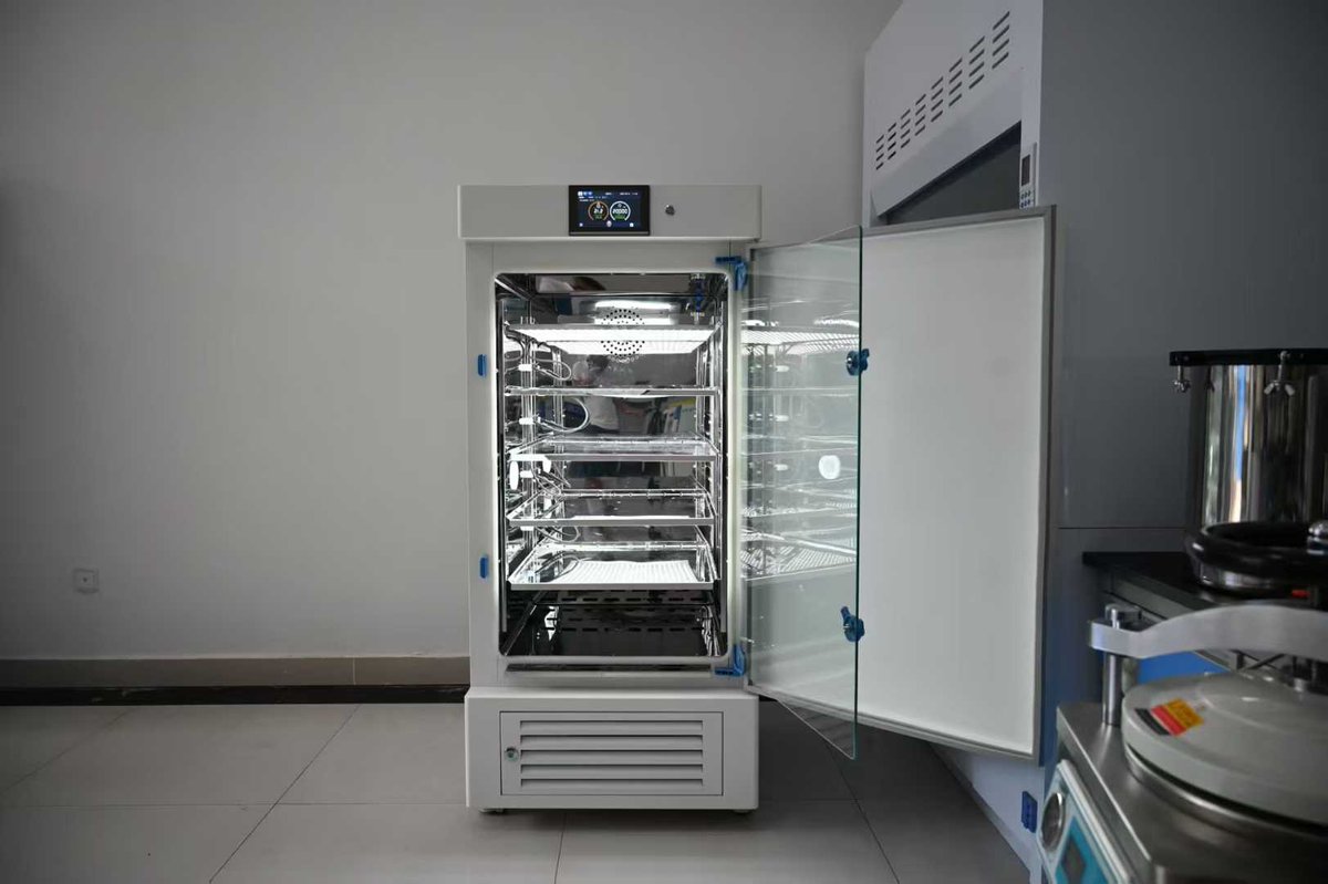 Crystal_Labone's tweet photo. From Drying to Cultivation, 
Our range covers drying ovens, incubators, climate chambers, stability testers &amp; sterilizers. Precision environments for every protocol. Explore the full spectrum.
#LabEquipment #EnvironmentalControl #Incubator #DryingOven #Biotech #Research #LabLife https://t.co/lupKY38fij
