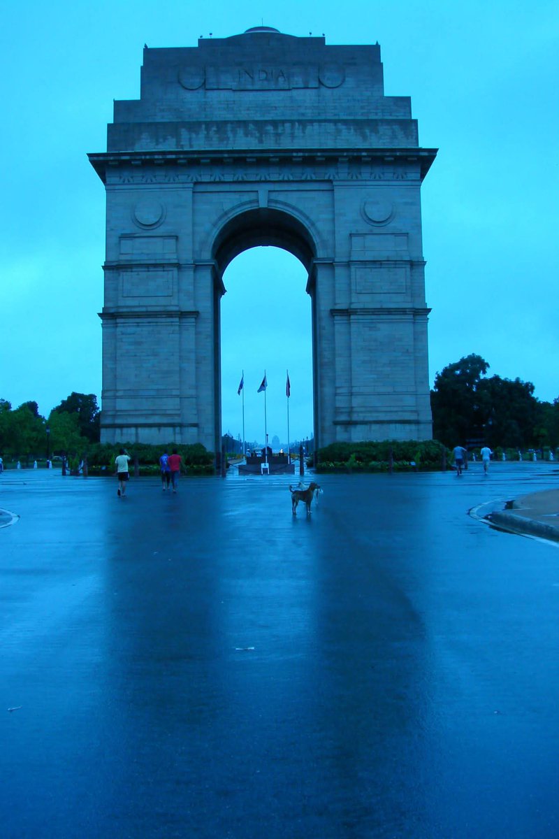 भारत माता तेरी कसम,
तेरे रक्षक रहेंगे हम।

कोई दुश्मन कभी अगर,
भूले से भी देखले इधर। 
दीवारें हम बनेंगे माँ,
तलवारें हम बनेंगे माँ,
छू ले तुझको किसमें है दम!
भारत माता तेरी कसम !

वन्दे मातरम् ! वन्दे मातरम् !

गणतंत्र दिवस 2026 की शुभकामनाएं!