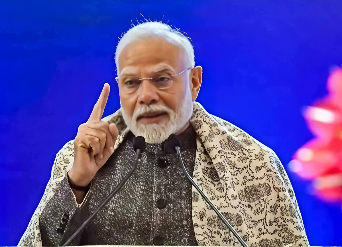 प्रधानमंत्री जी यूजीसी अधिनियम 2026 की आड़ में आपने हम कथित सवर्णों की पीठ पर जो लात मारी है उसके लिए आपका हृदय से आभार🙏🙏 

हम इसी लायक हैं प्रधानमंत्री जी... इस देश में बनने वाली हर सरकार ने हमें लात ही मारी...
10 बरस तक आपने नहीं मारी क्योंकि हम "सनातन संस्कृति" के नाम पर