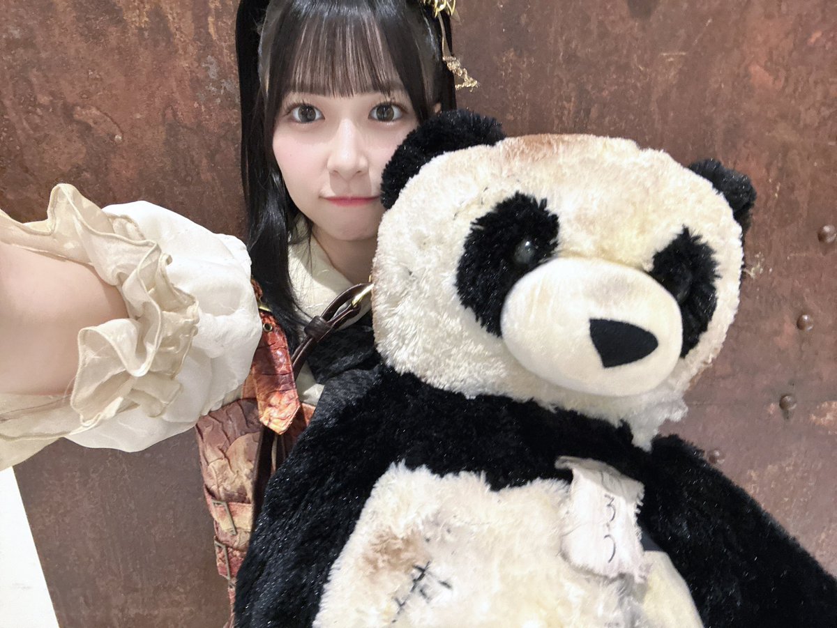 ️🫧️新しい生写真です🫧 じろうとなかよぴ生写真🐼 背景の雰囲気が 幼い頃にやってた「レイトン教授シリーズ」 すぎて“ひらめきコイン”探したい🪙  ぜひ生写真ゲットしてね🐰 ♡ https://t.co/zV5iOzJg7O