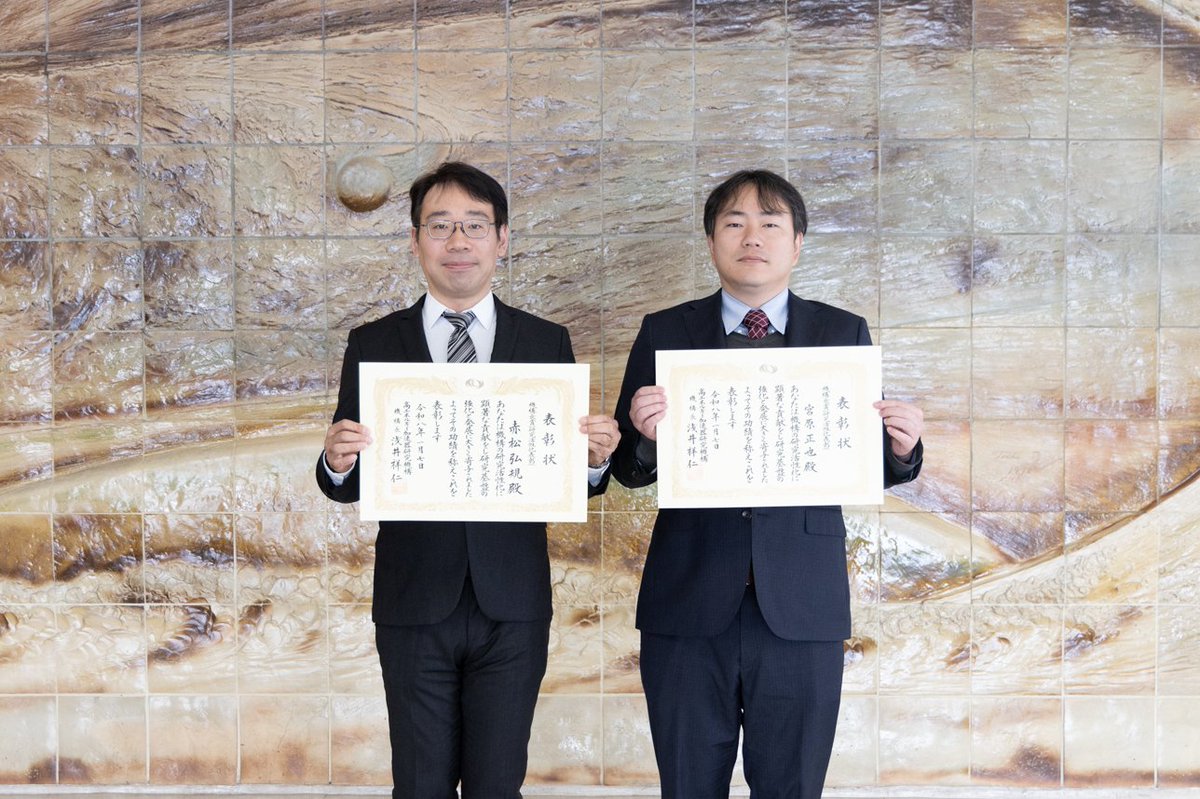 QUP_PR_EN's tweet photo. Four #QUP researchers received the KEK DG award👑 Here is a glorious snapshot of two of them, PIs. Akamatsu and Miyahara📸 https://t.co/CKkJnqhhh9