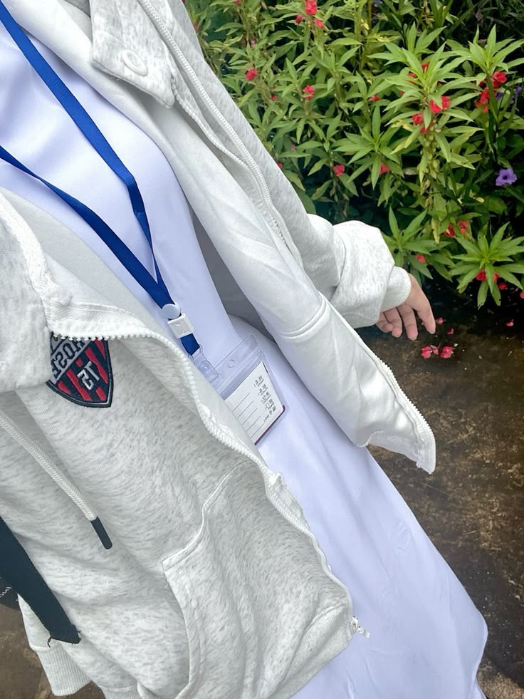 erinwindy08's tweet image. Thứ 2 mặc áo dài🌼
#cap3