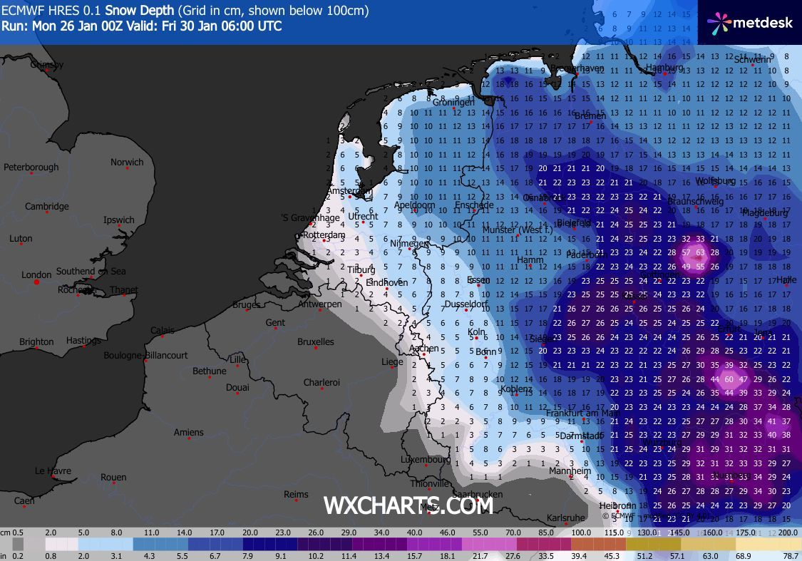 MeteoVoorne's tweet image. In het noordoosten van het land blijft het deze week winters en koud met geregeld #sneeuw en kan een sneeuwdek ontstaan van meer dan 10 cm! Ook het midden van het land maakt woensdag op donderdag kans op sneeuw. De verschillen blijven groot tussen noord en zuid! #winter ❄️☃️