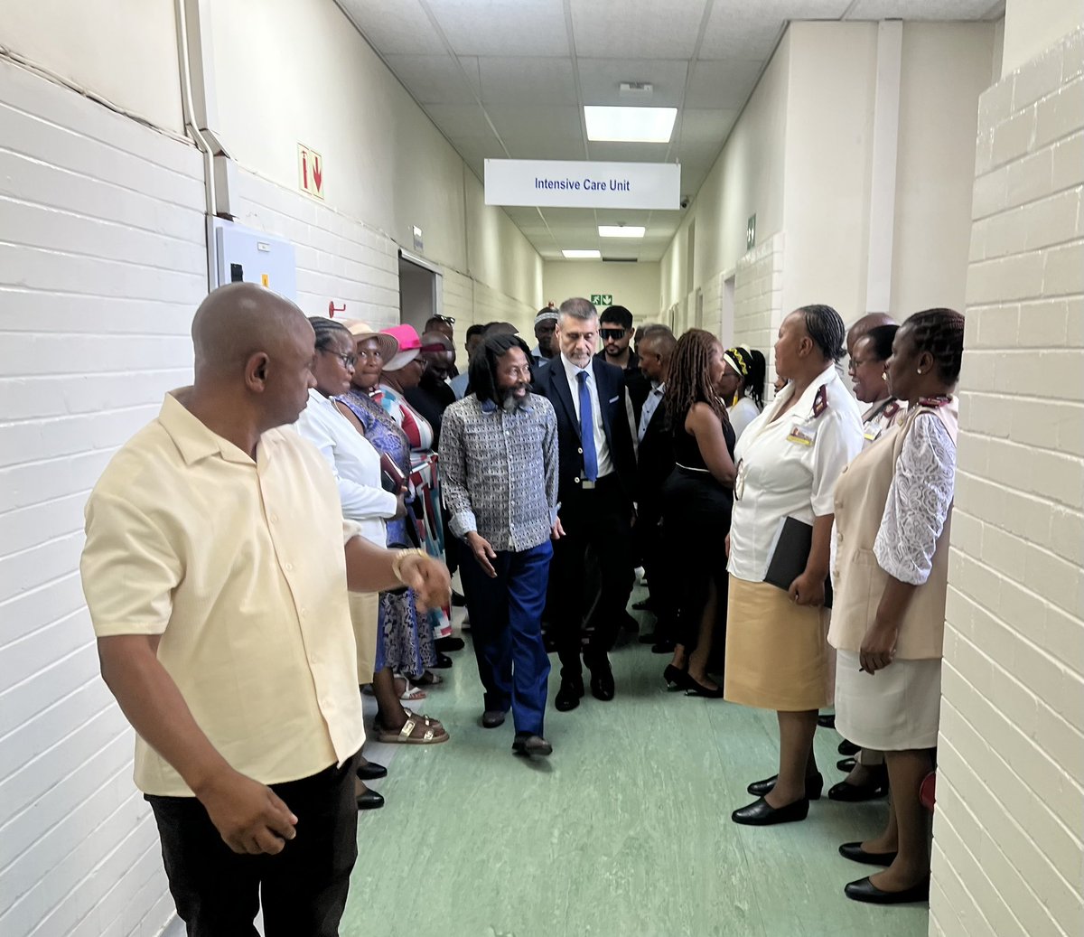 DavidSaranga's tweet image. Health experts from Israel will assist hospitals in the Eastern Cape 🇮🇱🇮🇱🇿🇦

Following King Dalindyebo’s visit to Israel and his meeting with the Director of Sheba Medical Center, I visited Mthatha General Hospital and Nelson Mandela Academic Hospital.

We held in-depth…