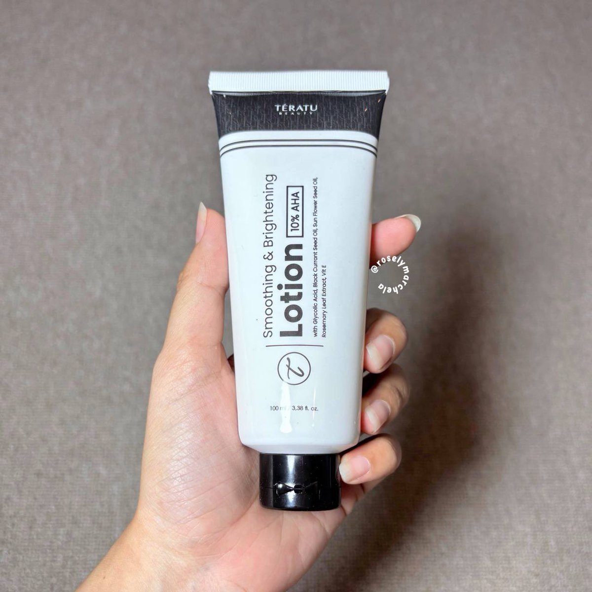 roselymarchela's tweet image. i want to share thiss WOEE 😭 powerful BANGET aha lotion teratu. aslii wajib punyaaa, kepake dari selangkangan, ketek, siku, lutut sampe muka 😭👍🏻

bener2 kepake buat jangka panjang karena fungsinya banyak banget… satu produk, banyak area 👌🏻