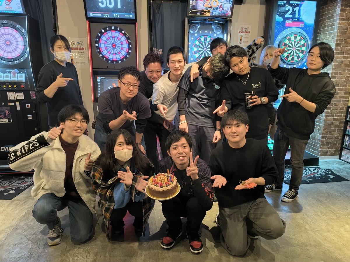 今日は、あらいふさんで
今年最初のプレイヤーDAYでーす♪
週初めからガンガン投げましょう！！
Newバレルで色々試すぞー^ - ^
お待ちしておりまーす♡
#ダーツ #あらいふ #姫路
#ボドゲ #プレイヤーDAY