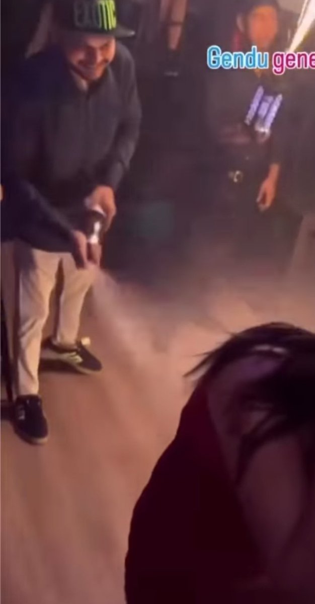 इस न्यू ईयर की सेलिब्रेशन मै इंडिया के यूथ ने 1800 crore की शराब पी ली वो भी एक रात में 

::और इनमें से कोई किसी की फ्यूचर वाइफ होगी और कोई किसी का फ्यूचर हसबैंड कोई पूछता है न की लड़की को आजादी क्यों नहीं दी जाती 

 ::वीडियो मै इनकी हरकते सब बया कर देती है और लड़कियां नशे में