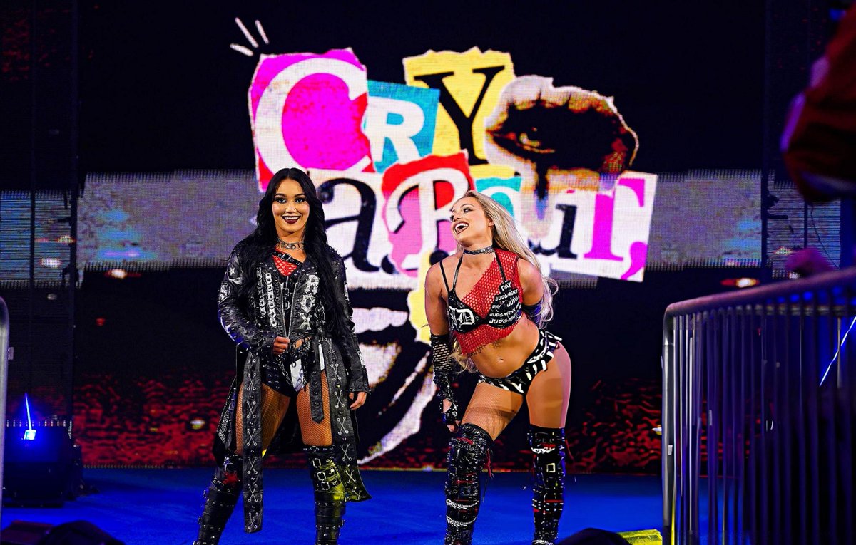 ClearYourChakra's tweet image. To all the attendees — from top to bottom — it was time to witness the most iconic win in #SNME history. LIVROX is taking over 2026 with gold around our waist to kick things into gear for The Judgment Day quest to take all the gold from anyone who crosses our path.