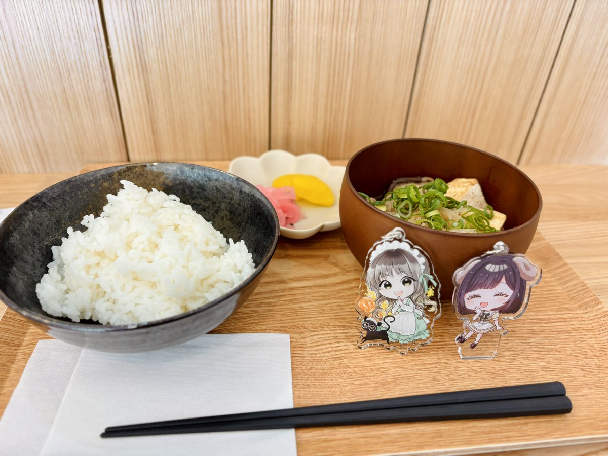 肉豆腐🐮！！！！

これに黒豆茶をいただきました😋
#日本茶かふぇぽんちゃ
#つれてってこむぎちゃん
#アミといっしょにいただきます