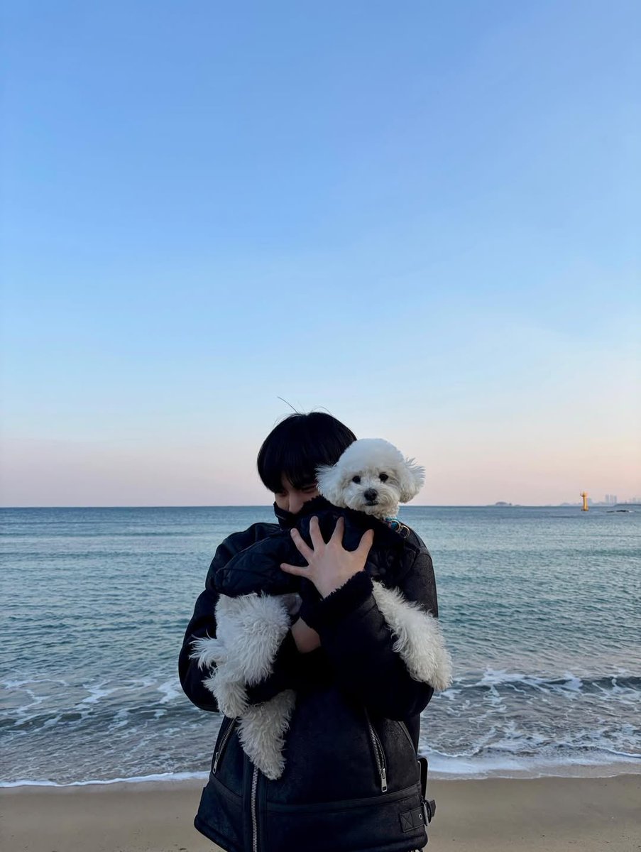 goni shared beautiful photos from badu's bday trip 🥹💙

 #BX #BYOUNGGON #병곤 #CIX #씨아이엑스
