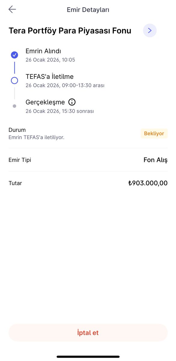 birikim_defteri's tweet photo. Finansman sistemiyle aracımı aldım. 4 gün önce 22 Ocak Perşembe günü işlemleri tamamladım. Çok şükür süreçte bir sorun yaşamadım. Hatta biraz sınırları zorladım, sistemin açıklarını kurcaladım diyebilirim. Gelin süreci anlatayım, sorularınızı da memnuniyetle cevaplarım.

2025 yılı Haziran ayında sisteme dahil oldum.
Toplam tutar 900.000₺, vade 20 ay idi. Sistemin koyduğu 5 ay + %40 ödeme şartını ikisini birden 8. ayda, yani 2026 Ocak ayında tamamlamış olacaktım.

Aslında 800.000₺ yazılmayı düşünüyordum ancak 8 aylık süreçte enflasyonla araç fiyatlarının artacağını öngördüğüm için 900.000₺ üzerinden sisteme girdim.

Aralık ayına geldiğimizde sistemi biraz lehime kullanmak için bir plan yaptım. Sistem, araç alımı için iki temel şart sunuyor:
1.Araç ağır hasar kayıtlı olmayacak
https://t.co/HsduuqyoITıcı ve satıcı aynı soyismi taşımayacak (yani akraba olamazlar)

Eşimin abisiyle soyadımız zaten farklı. Buna ek olarak kayınbiraderimin kredi kartı limiti 1.000.000₺ idi. Sanırım yavaş yavaş ne yaptığımı çözüyorsunuz
🙂

Yılbaşında araçlara gelecek zamları düşünerek, aracı 1 ay erken, kredi kartıyla ve kayınbiraderimin üzerine almak; bankaya komisyon ödemeye rağmen bana cazip geldi. Çünkü aynı parayla arabaya 1 ay daha erken sahip olacaktım. 1 ay araba kiralamaya kalksam belki kart komisyonundan daha fazla masrafı olacaktı.

Sistem ödemeler için her ayın 20–30’u arasında rastgele bir tarih belirliyor. Kredi kartı kesim tarihini 22 Aralık olarak ayarlamamız yeterliydi. Böylece son ödeme tarihi 1 Şubat oluyordu. Bana taahhüt edilen son ödeme tarihi ise 30 Ocak idi. Yani ilk taksitin son ödeme tarihini planı yaparken fazla riske atmadım. Sonuçta finansman firması bana ödemeyi 22 Ocakta yapcağını söyledi.

Toplamda 850.000₺ kredi kartından çekim yaptım. Komisyonla birlikte bu tutar 906.000₺’ye geldi. Aracı kurumsal bir firmadan aldım ve “en az 2 taksit” şartı olduğunu söylediler.Yani 453.000₺ + 453.000₺ şeklinde iki taksit oluştu. 

Maliyet ve kazanç hesabına gelecek olursak:

Araç;
•1 aylık kasko masrafı (İadeden sonra 900₺ ödemişim)
•Sigorta ( İadeden sonra 1375₺ ödemişim)
•Noter masrafları dahil olmak üzere bana 1.487.500₺’ye mal oldu.

Aracın güncel piyasa değeri ise 1.500.000₺.
Buradan 12.500₺’lik bir fiyat avantajı oluşmuş olacak.

Ayrıca sistemden gelen 900.000₺, ilk taksit ödenene kadar yaklaşık 10 gün boyunca fonda değerlendirilecek ve yaklaşık 8.000₺ civarında bir getiri oluşacak.

İlk taksit ödendikten sonra kalan 455.000₺, ikinci taksit tarihine kadar yaklaşık 30 gün fonda bekletilecek ve bu tutarın 467.000₺ seviyelerine çıkması bekleniyor.

Buradan da yaklaşık 14.000₺ civarında ek bir kazanç elde edilmiş olacak.

Bu süreçte gelen ödemeyi Midas üzerinden TP2 fonu alarak değerlendireceğim. Böylece taksitler gelene kadar parayı boşta bırakmayıp, adım adım ek getiri sağlamış olacağım.

Yaptığım bu hamlelerle; aracı kendi üstüme aldığım zaman sigorta masraflarımı fiilen bedavaya getirmiş oluyorum.

Sistemi düz bir şekilde kullanmadım. Elimden geldiğince düşündüm, farklı yollar denedim ve biraz risk aldım. Ama sonuç mutlu son oldu.

Ayrıca aracı 1 ay boyunca kullandım. 1 ay aynı segmentte araç kiralasaydım yaklaşık daha fazla masrafım olacaktı.

Benim sürecim bu şekildeydi.

Biraz riskli, biraz heyecanlı ama sonunda mutlu ve kazançlı.

Sürecimi dinleyen herkesi bir hayırlı olsun demeye ve Alman fıstığını beğenmeye davet ediyorum 😄