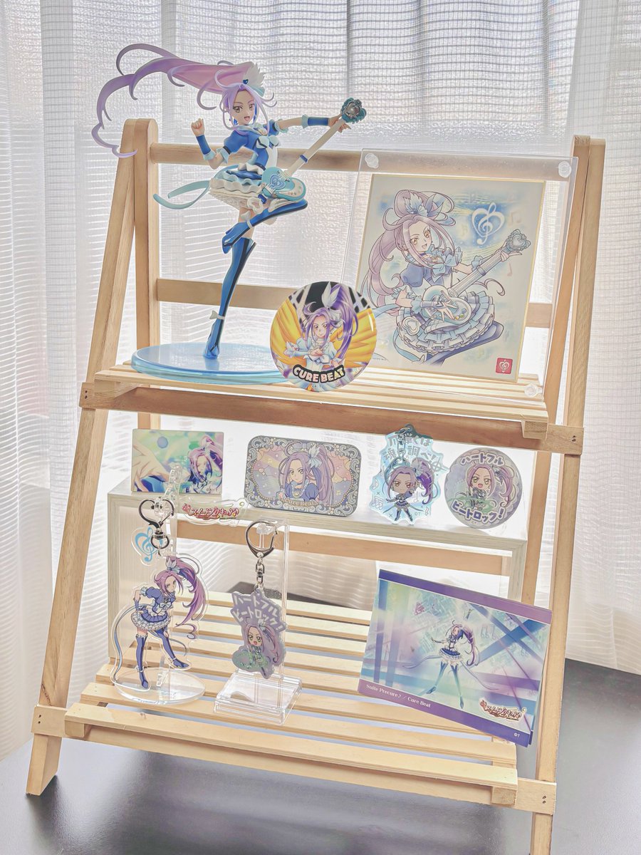 ビートのグッズは買えてないの含めてまだあるからちゃんとした棚買おうかな