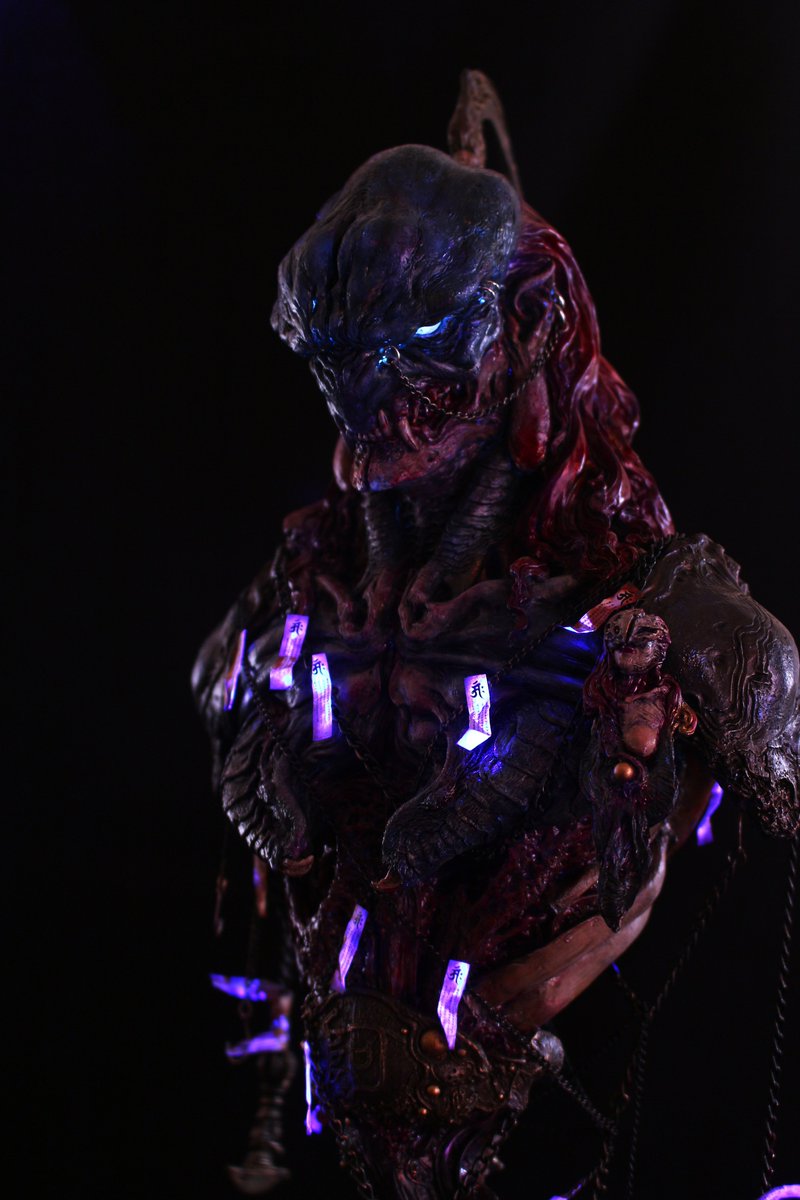 なんと！
アジャリ胸像、目だけではなく、お札まで光ってしまうのであるｗ
＃sumart
#アジャリ