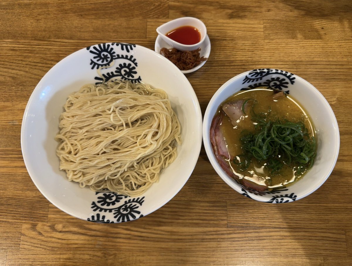 yuzushichimi_a's tweet image. ROOSTERさん

中華そば 醤油(並)
TP 穂先メンマ
味噌つけそば(大盛)
TP 九条ネギ 生姜 香味辣油
角煮ごはん

ご馳走様でした( *・ω・)*_ _))

#ROOSTER
#ルースター