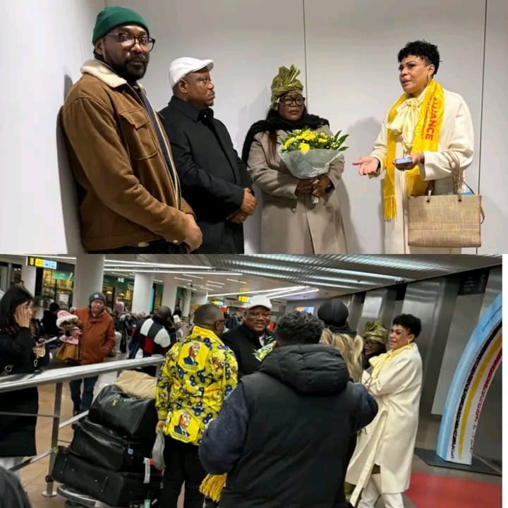 mulumbaj223's tweet image. 🚨🚨🚨 ALERTE INFO
Le Président Jean-Marc KABUND-A-KABUND a atterri en Belgique ce matin aux alentours de 5h00.
Accompagné de son épouse,le leader de l’opposition congolaise a été accueilli avec ferveur à l’aéroport international de Zaventem par les cadres et militants du parti