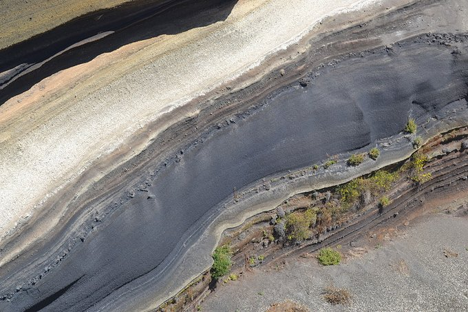 La tarta corresponde con una secuencia estratigráfica piroclástica de interés geológico reconocido por el <a href="/IGME1849/">Instituto Geológico y Minero de España</a> 
Más información 👇 info.igme.es/ielig/LIGInfo.… 

Si te ha quedado alguna duda, coméntanos o envíanos un DM