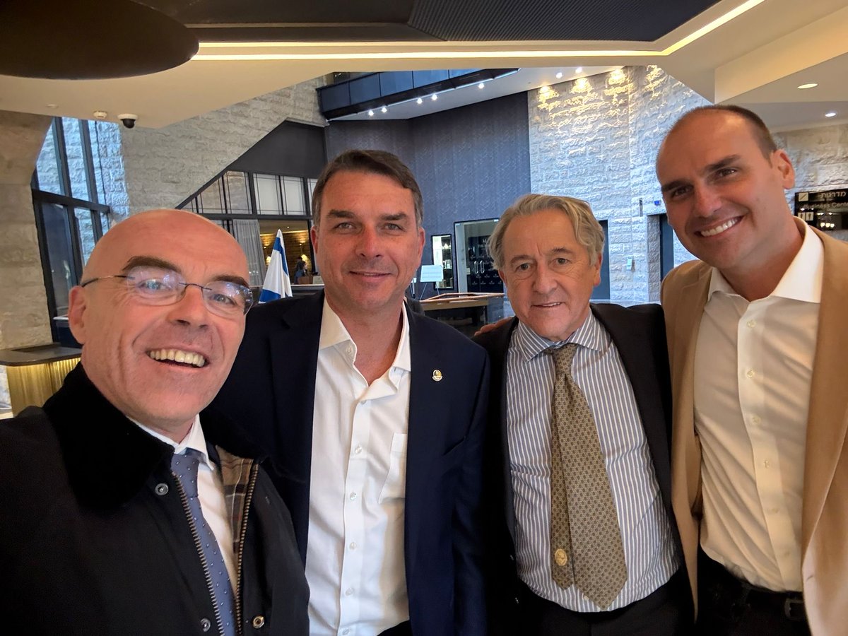 hermanntertsch's tweet image. Con el próximo presidente de Brasil, Flavio Bolsonaro,
su hermano Eduardo y Jorge Buxadé en Jerusalén. Flavio Bolsonaro está llamado a cerrar esta actual página negra de la historia de Brasil que es el gobierno narcosocialista y despótico de Lula y de Moraes.