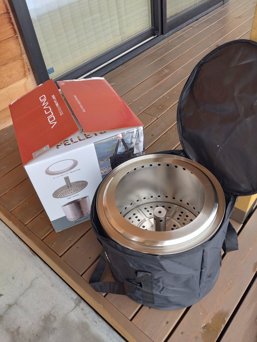 Navessy's tweet image. コストコで売ってるこの二次燃焼ストーブ全く情報ないけど買ってみた
とにかく情報が無い
#RedFire #VOLCANO