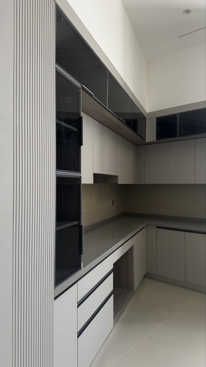 EliteReal9's tweet photo. فلة فاخرة للبيع – الخوض السابعة
📍 بواجهة فخمة تزيد عن (20) متر على الشارع مباشرة، وموقع استثنائي قرب جامعة السلطان قابوس
🔹 المساحات
أرض 300 م² – بناء 391 م²
🔹 المرافق
• (6) غرف نوم
• (8) دورات مياه
والكثير من التفاصيل بإنتظاركم! 
💰 السعر: (142,000) ر. ع
للاستفسارات:72211221 https://t.co/f3sZb1H3dd