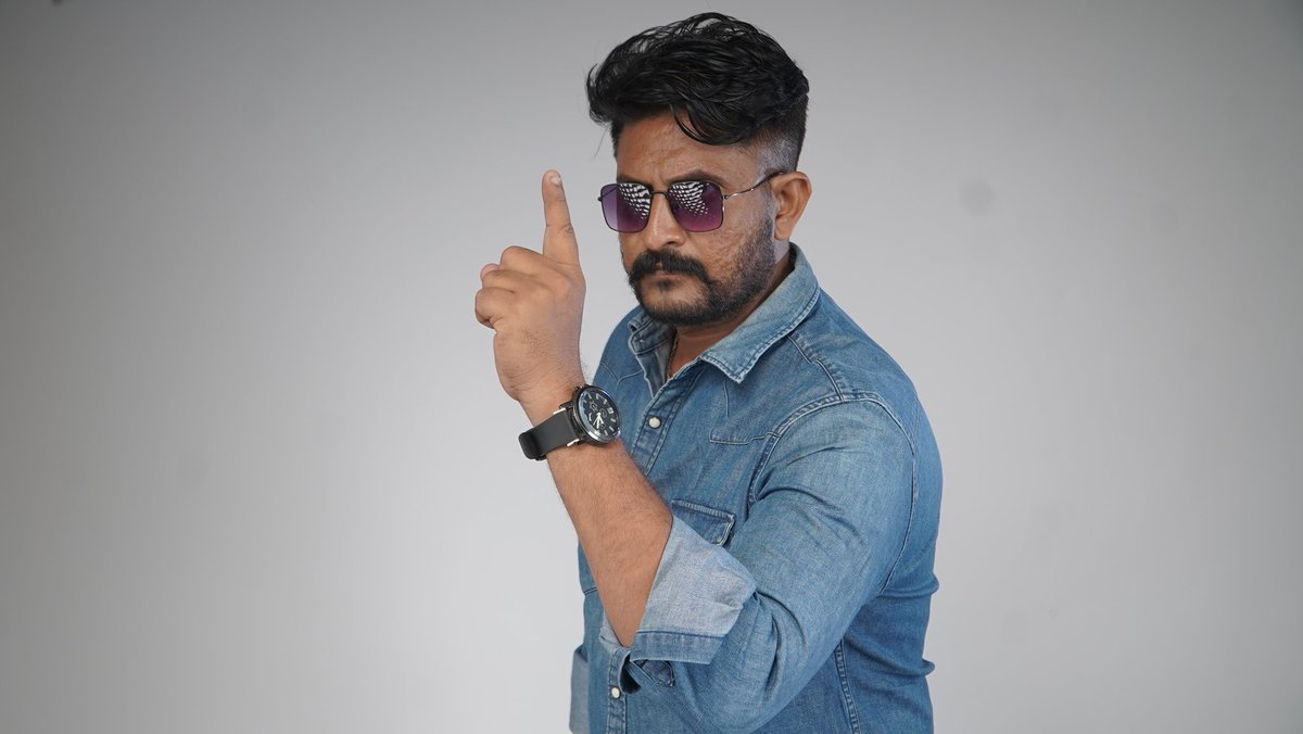 SundarMahasri's tweet photo. #sundarmahasri @SundarMahasri #veroruvan #sundarmahasri #movie #vangannavanakkanganna #TVKVijay https://t.co/0pxnrnwgFe
