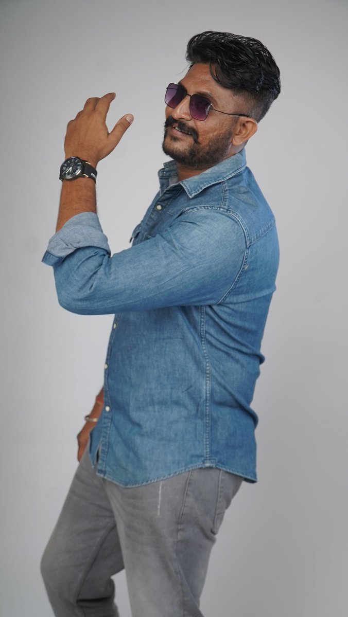 SundarMahasri's tweet photo. #sundarmahasri @SundarMahasri #veroruvan #sundarmahasri #movie #vangannavanakkanganna #TVKVijay https://t.co/0pxnrnwgFe