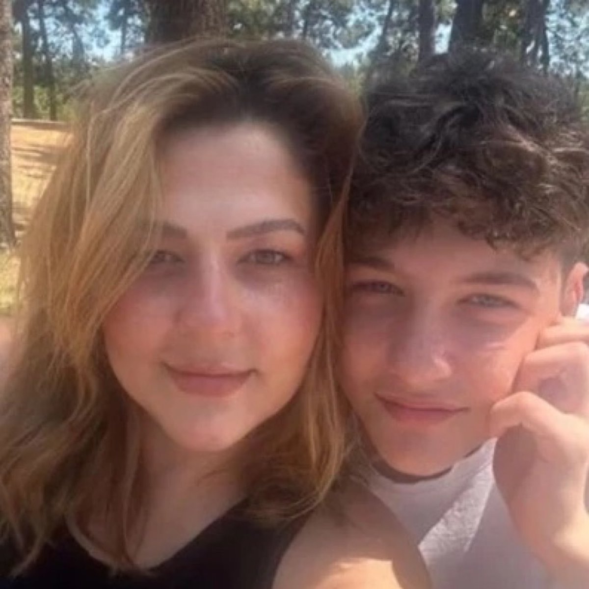 Canice katledilen Atlas Çağlayan’ın annesi Gülhan Ünlü:

• Kamera kayıtlarını incelediğimde Atlas ve arkadaşlarının telefonlarıyla meşgul olduğunu gördüm, o caniler evladımı gözlerine kestirerek saldırıyorlar.

• Canilerin ifadelerinde yer alan, oğlumun onlara baktığı ve durup