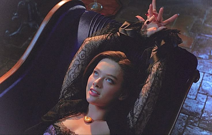 RedPopCornnnn's tweet image. ถ้านี่ไม่ใช่แม่มดทะเลที่สวยที่สุด💜 ตำนานจริตชุดแหวกหลังนั่งยั่วยวนริมทะเลถวายตัวเข้าวัง ตำนานสวยปะล่ำปะเหลือจนคนดูงงว่าตัวร้ายมาเอาไร สวยสังหาร งามบาดใจ จะบ้าตายดิสนี่ย์ โยนหนังแยกให้เธอคนนี้หน่อย อยากเห็นวาเนสซ่าอีก