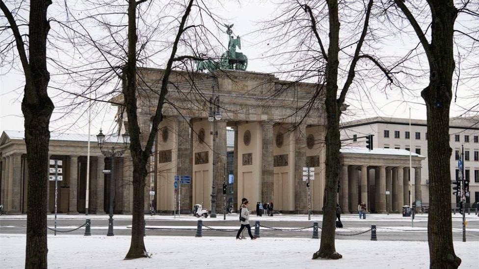 ⚠️💼 Deutsche Bank CEO Christian Sewing warnt vor einer möglichen Nullwachstums-Ära für Deutschland 📉
 Er fordert tiefgreifende Reformen und dass jeder Einzelne mehr Verantwortung übernimmt 👥💪
 Strukturprobleme, Demografie &amp; Leistungsbewusstsein müssen adressiert werden, um