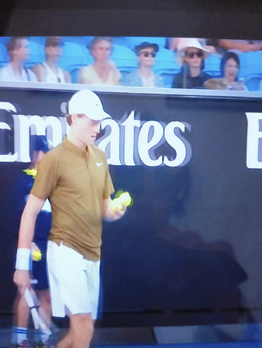 Outfit diurno completamente cambiato per fortuna.
#Sinner