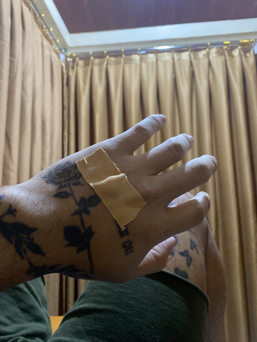 cursedkidd's tweet image. asam lambung bs kambuh karena udara dingin sm minum air dngin pas perut kosong kh? soalnya kmaren sharian aku gk ngopi trs asam lambungku kambuh jdi hrus disuntik krna mnum obat gk mempan