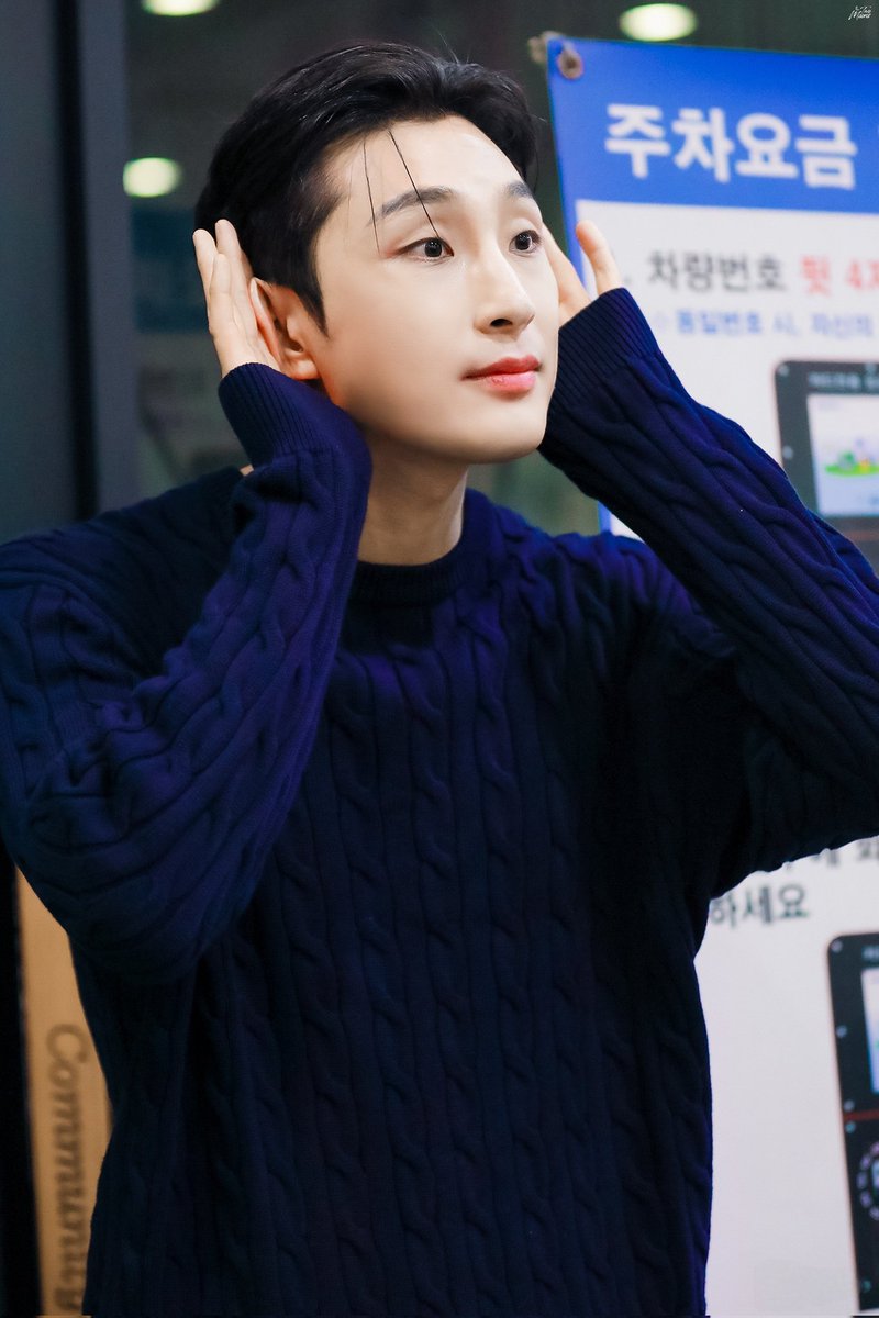 two_moons_pic's tweet photo. 251212 보니앤클라이드 퇴근길

ᰔ

클라이드 배로우 役 #배나라 https://t.co/JECYcBMBX6