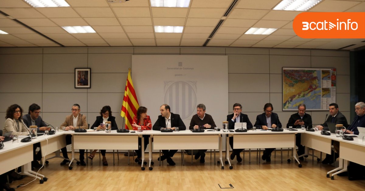 3CatInfo's tweet photo. Comença una nova reunió de seguiment de la situació de Rodalies en un matí marcat per dues aturades del servei en menys de dues hores.

Per primera vegada hi participa el president de Renfe, Álvaro Fernández https://t.co/akyemJROIK https://t.co/1XhnyypQV7