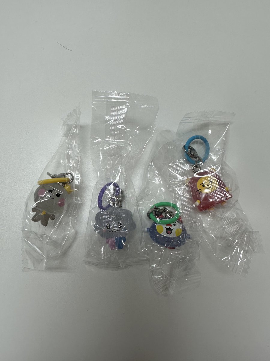 tretxt_'s tweet photo. TRUZ めじるしアクセサリー めじるし カプセルトイ TREASURE 交換 買取

【譲】①WOOPY  PODONG
　　②YOCHI  RAWOO  SOM  WOOPY
【求】②HIKUN or 買取(SOM以外)

2/10、2/11京セラ手渡し希望です。
お気軽にお声掛けください🙇🏻‍♀️

#TRUZ交換 #TREASURE交換 #TRUZ譲　#TRUZ求 https://t.co/f6ZffQloGi