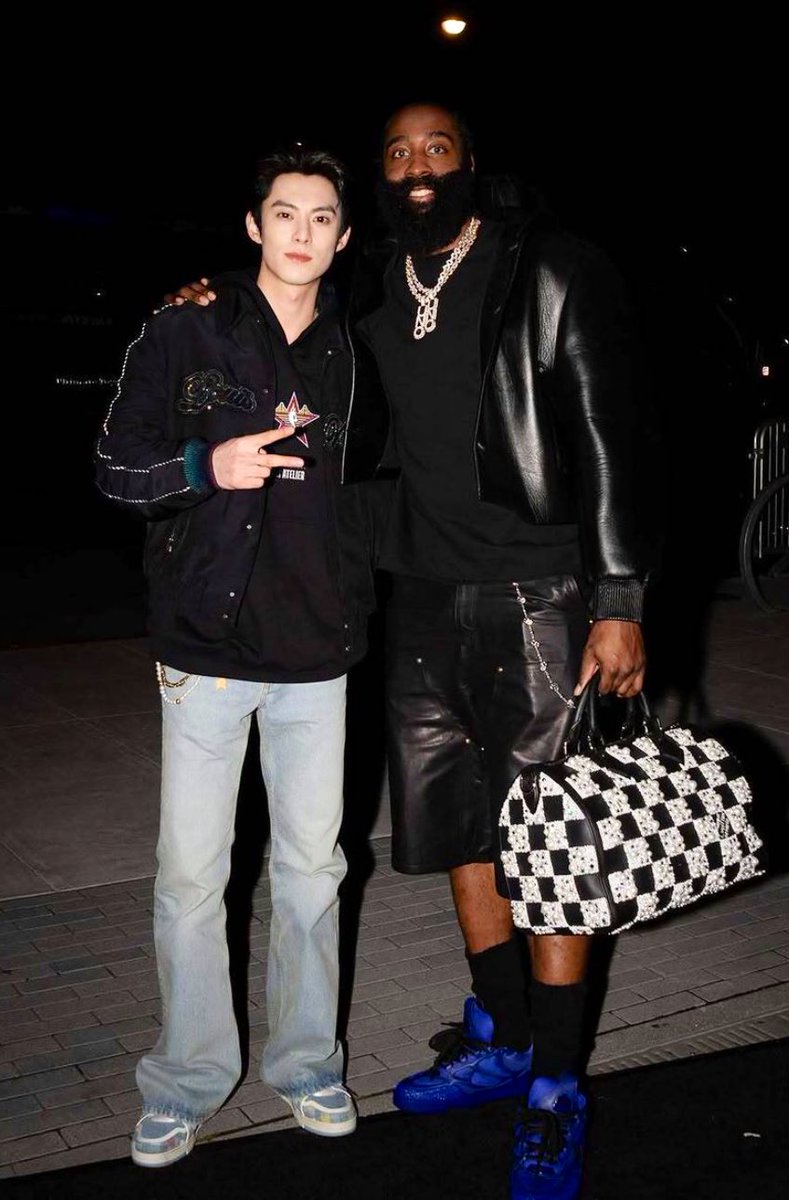 Adriana80791695's tweet photo. Considering the basketball shoes  #DylanWang wore today in #TheInn. #Adidas Harden vol 10 Year of the Horse, I think DiDi will be invited to L.A for the #NBAAllStarWeekend by #JamesHarden himself, Clippers best player ( for me)...
Can we hope for a some customized Adi💜 shoes for #WangHeDi???
