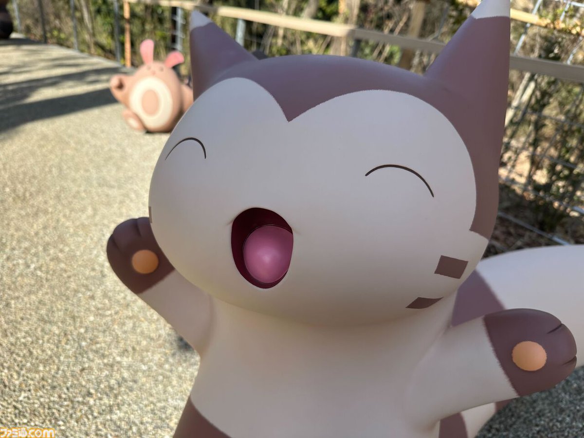 famitsu's tweet image. ＼等身大ポケモンが　目の前に　現れた！／

『ポケパーク カントー』史上最高のポケモンの世界に飛び込む体験！
famitsu.com/article/202601…

内覧会リポートを写真盛りだくさんでお届け。大きなポケモンを見上げたりと、想像以上にリアルな姿に感動。ポケモンセンターのお手伝いなどポケモンの世界へ！