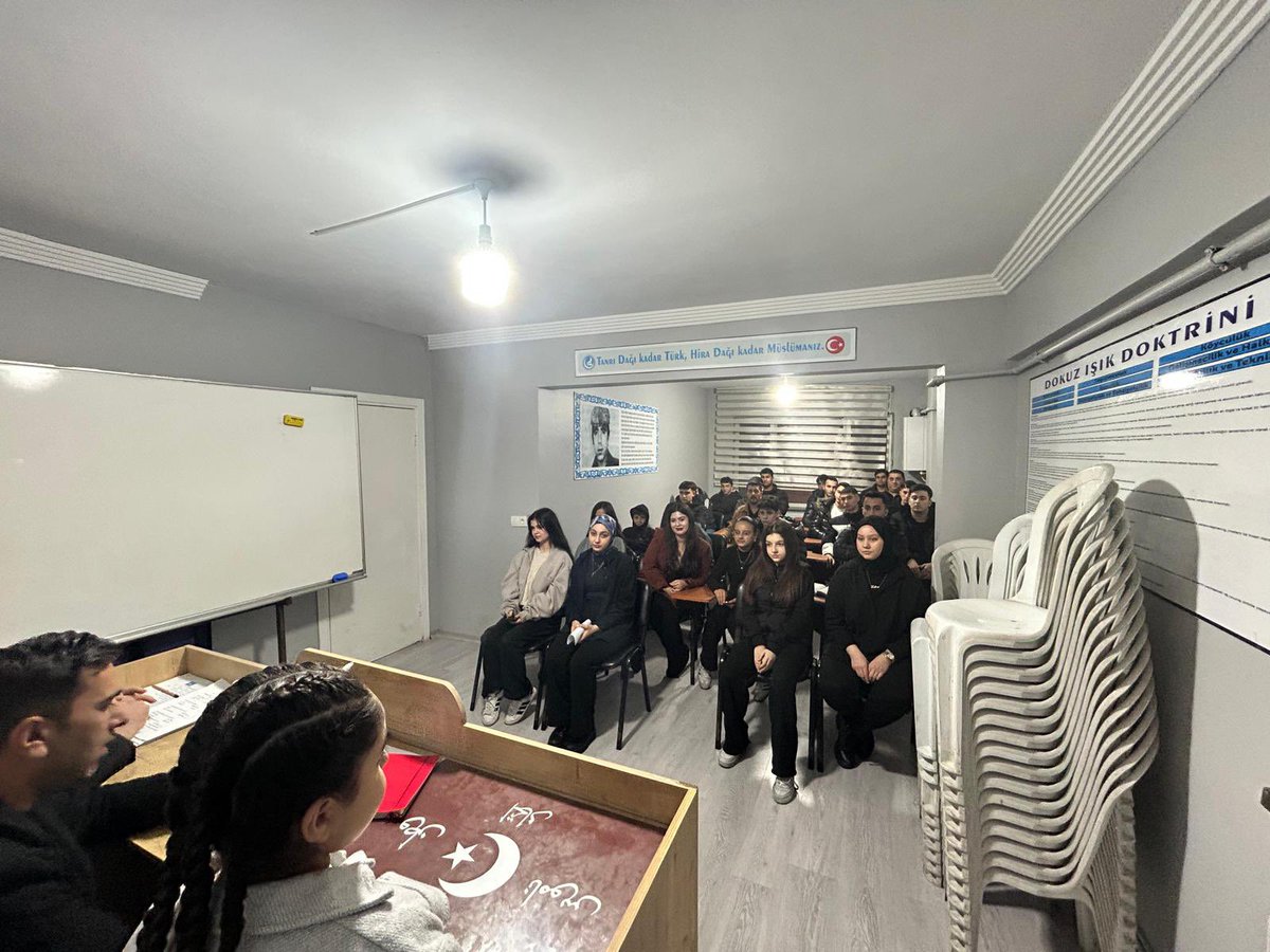 Küçükçekmece Ülkü Ocakları olarak, Yusuf Akçura ortaöğretim yarıyıl gelişim Seminer Programı kapsamında''Milli Değerler'' konulu seminer gerçekleştirildi.

Var Olsun Ülkü Ocakları 🇹🇷
<a href="/ayyildirim1/">Ahmet Yiğit Yıldırım</a>