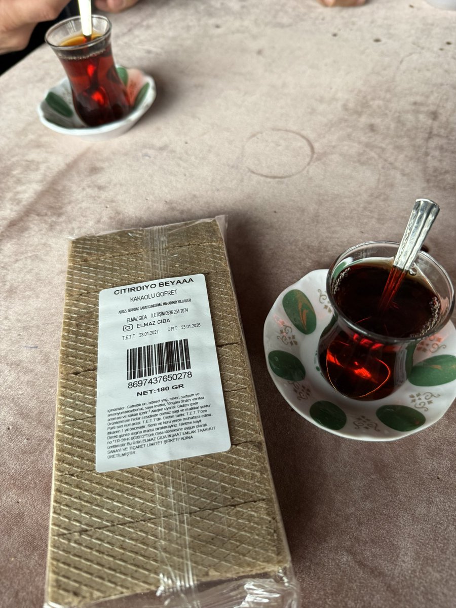 Küçük manikadan sevgiler, gofret markası çıtırdıyo beyaa 😀🙋🏻‍♂️