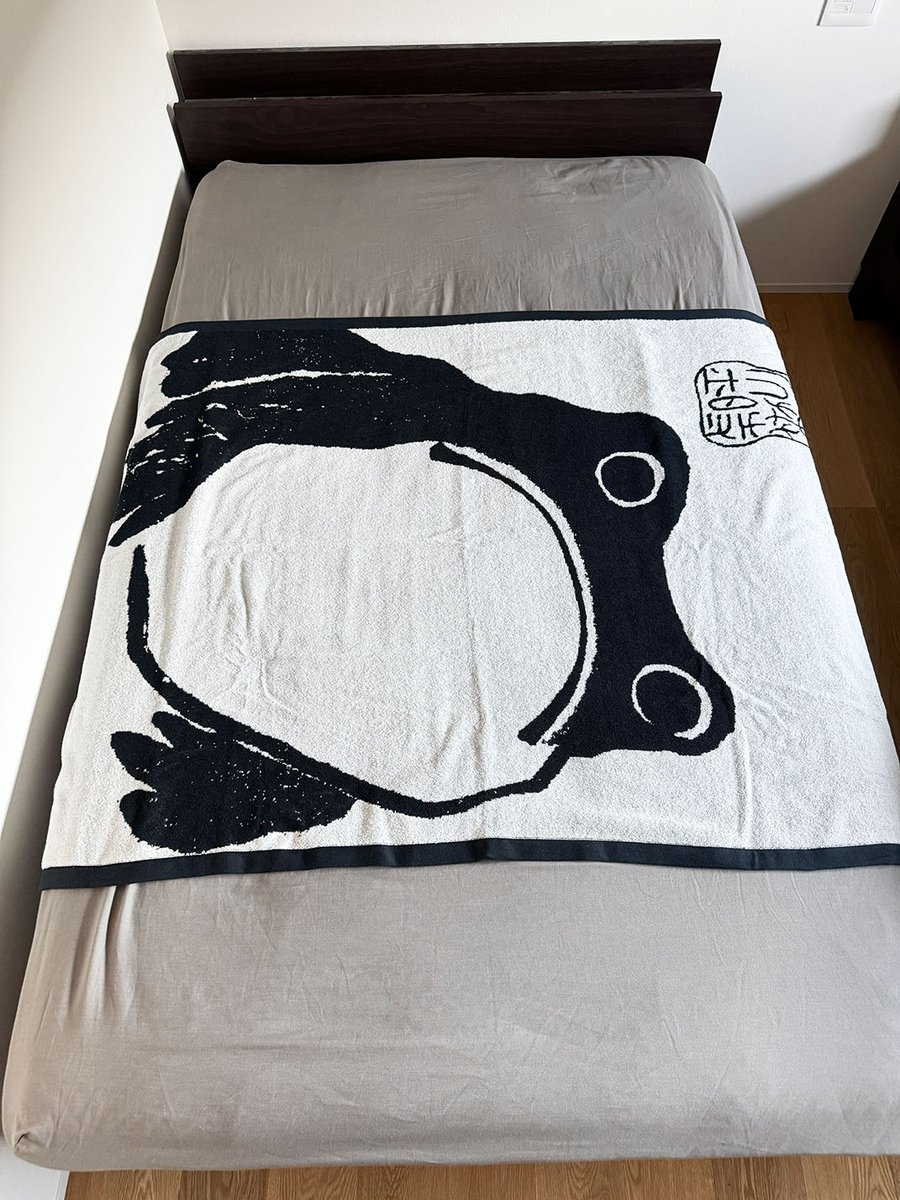 johnankun's tweet image. ＼なんと！200年以上前のゆるキャラ🐸／

松本奉時 作品《がまがえる》の
B級品アイテムをプレゼント🎁

🐸 タオルケット【抽選で1名様】
🐸 ひざ掛けタオル【抽選で1名様】
（※どっちが当たるかは、がまがえる次第）

✅応募条件：フォロー＆リポスト
⏰応募期限：2/1（日）まで…