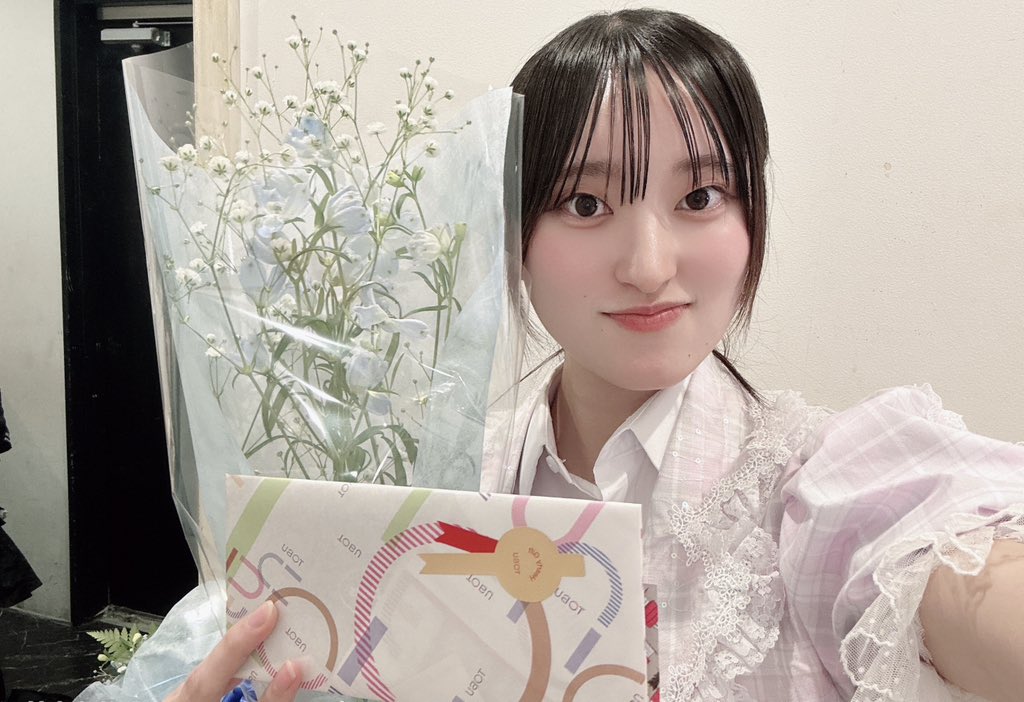 たくさんのお花とプレゼントありがとうございました💙
デビューしてからずっと皆さんの温かい言葉や応援が何よりも支えになっていました
美少女伝説の内田歌恋を今まで応援してくださって本当にありがとうございました🌸
#美少女伝説 #アイドル