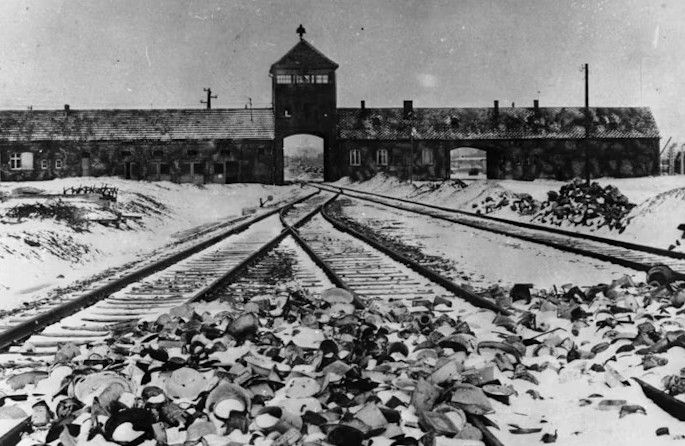 Werde ich gleich mal zum Wochenanfang X anzünden 🔥

Das linke Gesindel hat den Begriff Nazi missbraucht und verallgemeinert. Diese billigen Sprüche gehen mir so auf den Geist. Wer nichts links ist, ist ein Nazi. Wer kein Antifaschist ist, ist ein Nazi. Wer eine deutsche Fahne