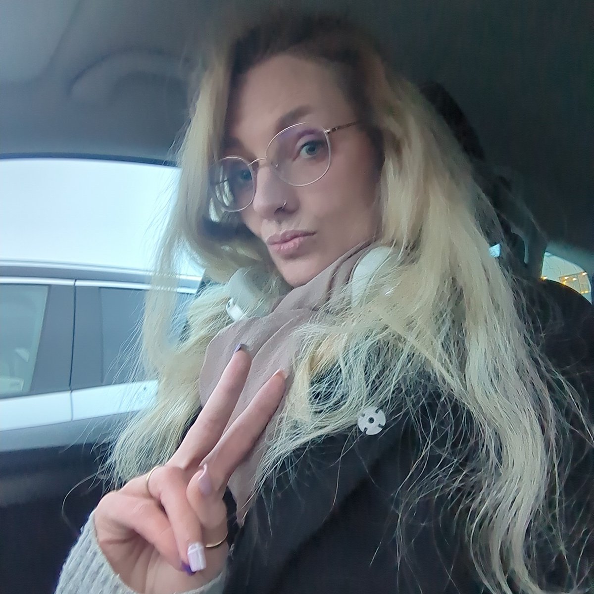 curie_julie's tweet photo. Moin Lovelies 🖤

Habt einen wundervollen Start in die Woche!
#perfectimperfect 
#unperfektperfekt https://t.co/LiYFdrd5WF