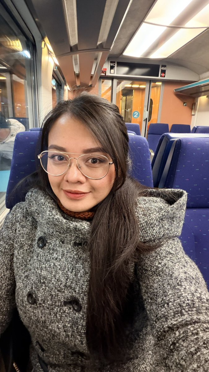 Biasa bertahun-tahun di Indonesia pake ojol ke mana-mana. Sekarang pake kereta sama mobil, nanti mau beli sepeda buat commute. 
Ini keluar kota naek kereta sendirian untuk pertama kali. Lagi belajar jadi warlok.