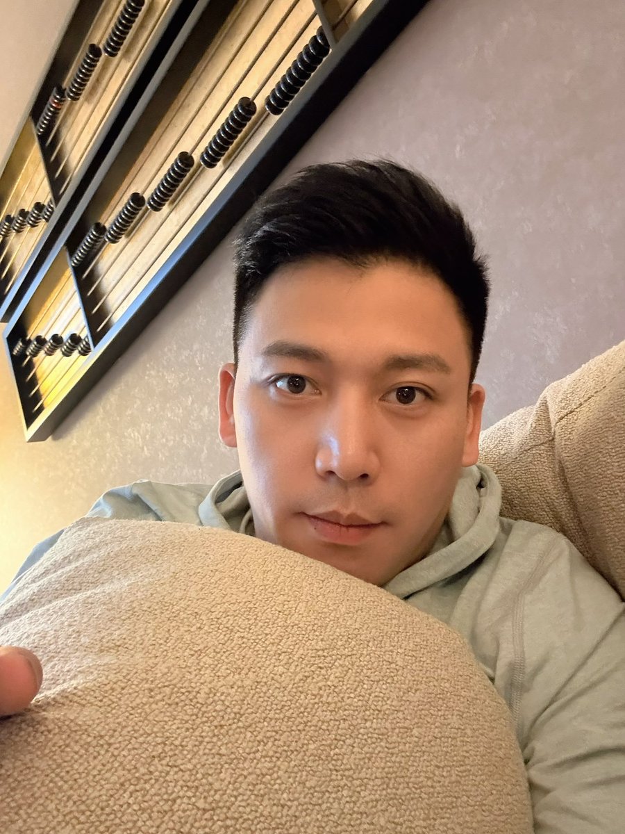 以太坊两大多头推特：易理华@Jackyi_ld 币安广场：小z 他们共同爱好，露脸自拍