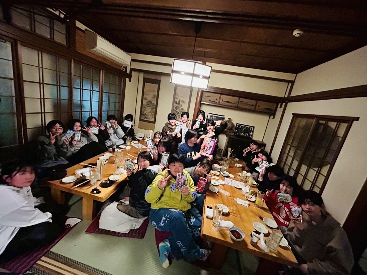 JHS8_U14's tweet photo. 令和7年度の卒部旅行&amp;卒部会🏐

早いもので、3名の卒部生を送り出す事となります💦
朝早くから香川に向けて、うどん道場•スポッチャと元気いっぱいの彼女たちです❣️
帰徳後、卒部会🍻へと😊

それぞれの高校でバレーを続けてくれる事が、1番嬉しい事ですね👍

頑張っ��欲しいと願っています‼️ https://t.co/f2uOsI66O0