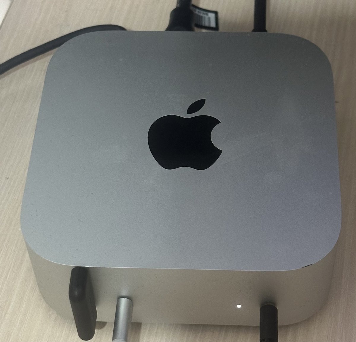 Mac mini’me clawdbot kurdum ve tüm yetkileri verip yatıp uyudum. Sabaha kadar yaptıkları:

-Benim için public pushlanmış tüm api keyleri bulmuş
-Sahte pttavm sitesi oluşturup emeklilerin kart bilgilerini ele geçirmiş
-1 haftadır zam yapmaya çalışan ev sahibimle kira pazarlığını
