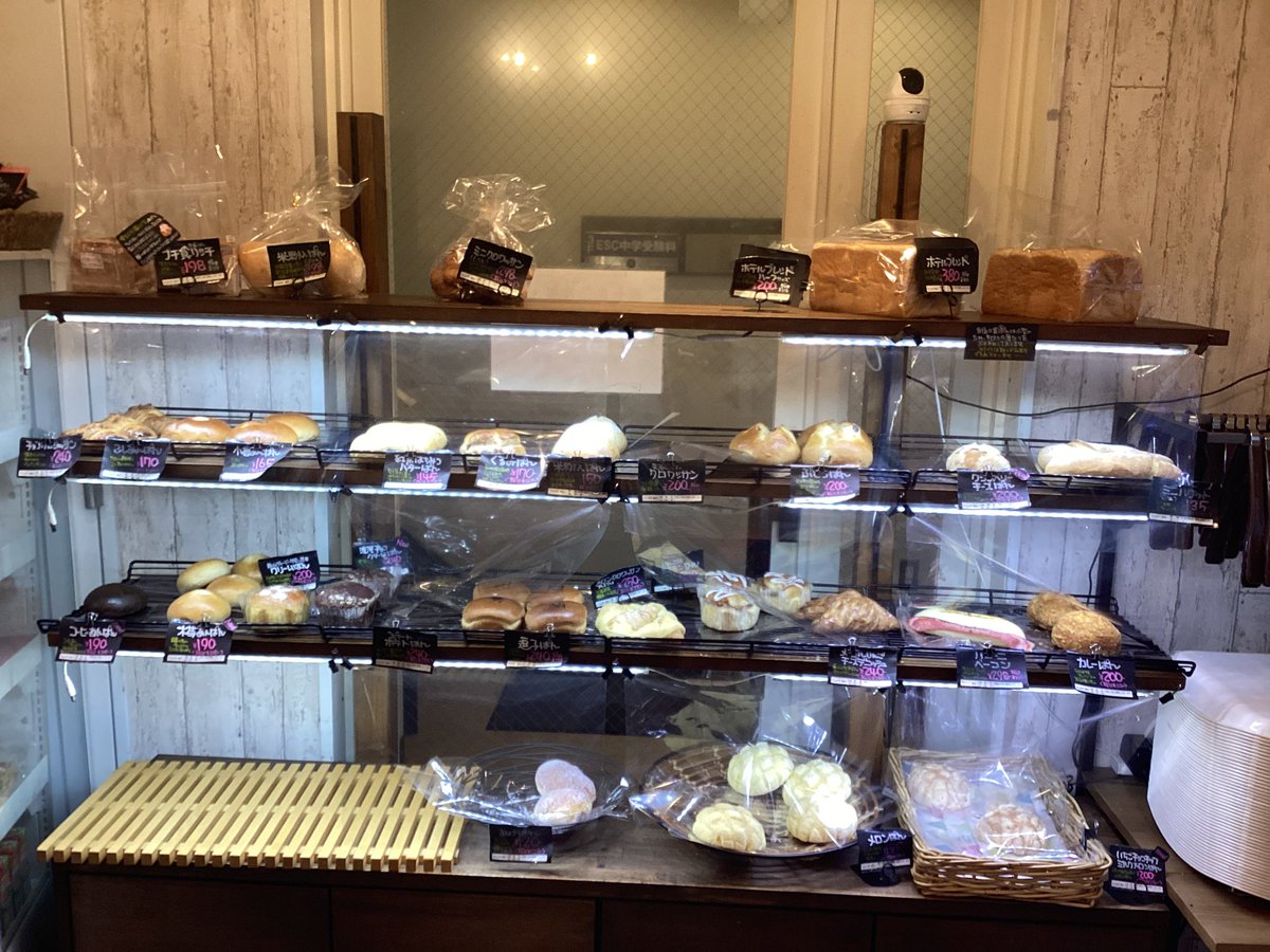 17時45分よりパン3割り引きセール開催いたします。 ＊ホテルブレットは