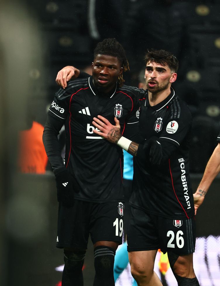 HaberKartali's tweet image. Beşiktaş'ın muhtemel 11'i. (beIN SPORTS)

Ersin - Taylan, Djalo, Emirhan, Rıdvan - Kartal, Orkun, Cerny - Rashica, Jota, Bilal.

#EYPvBJK