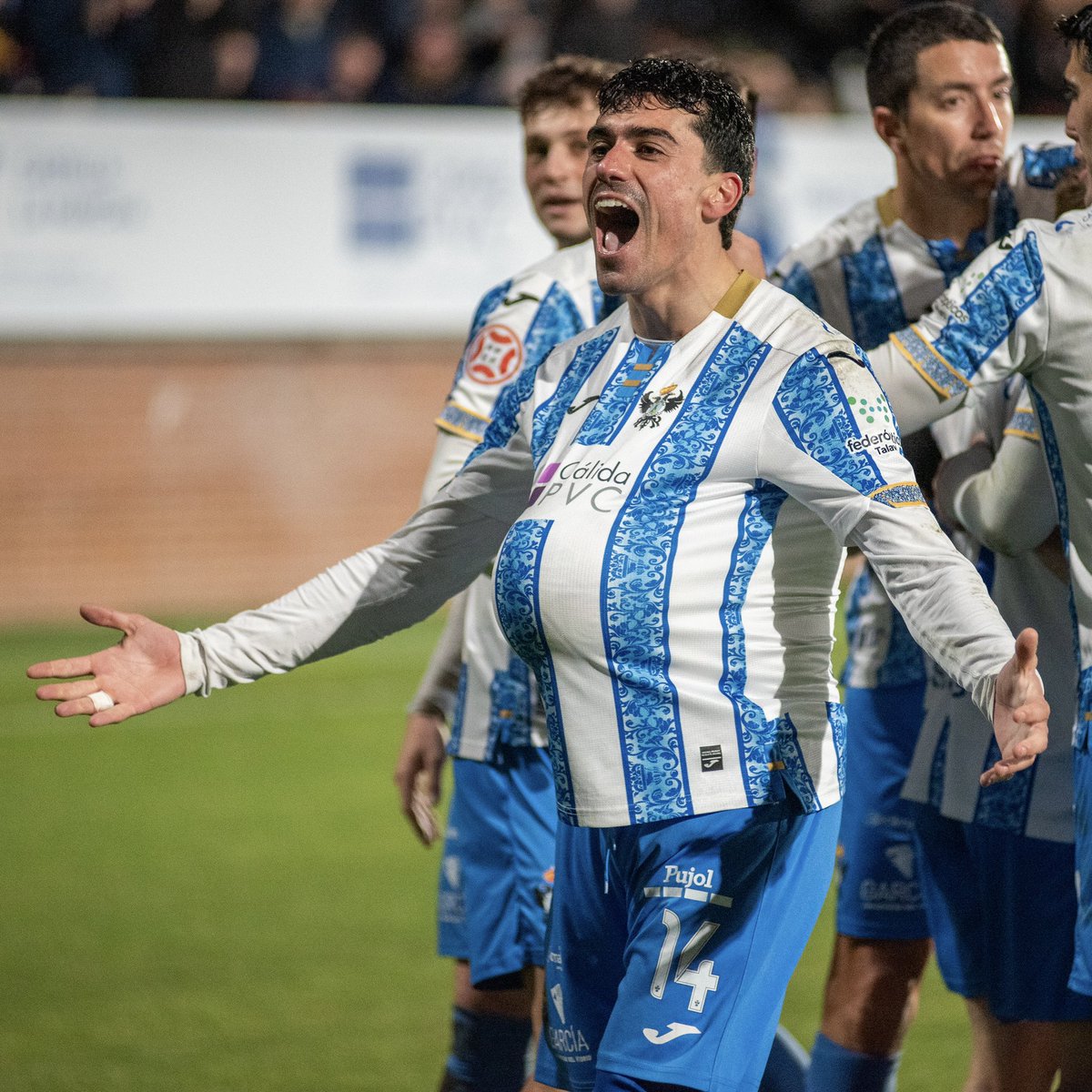 CFTalavera's tweet photo. 👶🏻 Estamos de enhorabuena. Felicitamos a nuestro jugador Arturo Molina y a la mamá, María, por el nacimiento de su hijo Arturo 🤩

¡Bienvenido a la familia blanquiazul! 💙 https://t.co/Xf6oThaALp