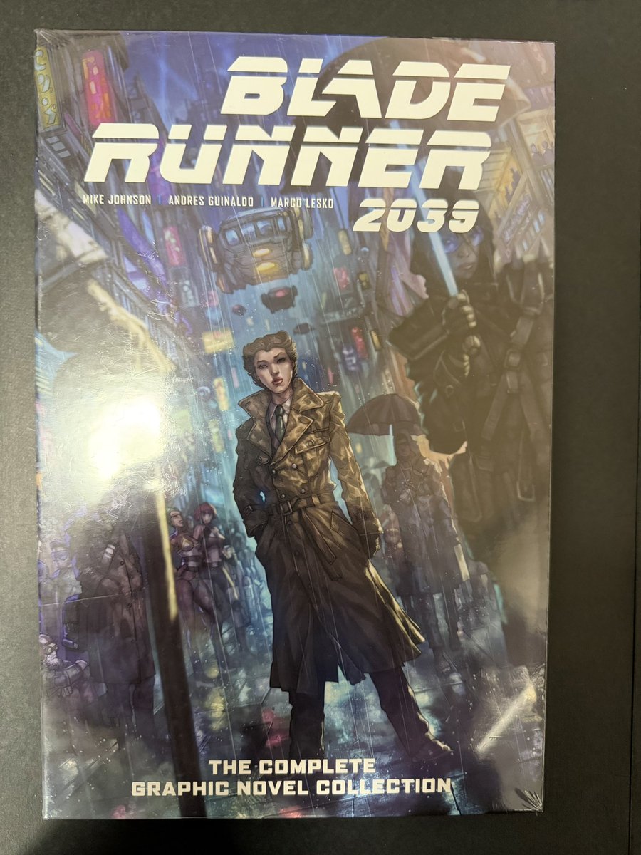 Amazonより”BLADE RUNNER 2039 The complete graphic novel collection