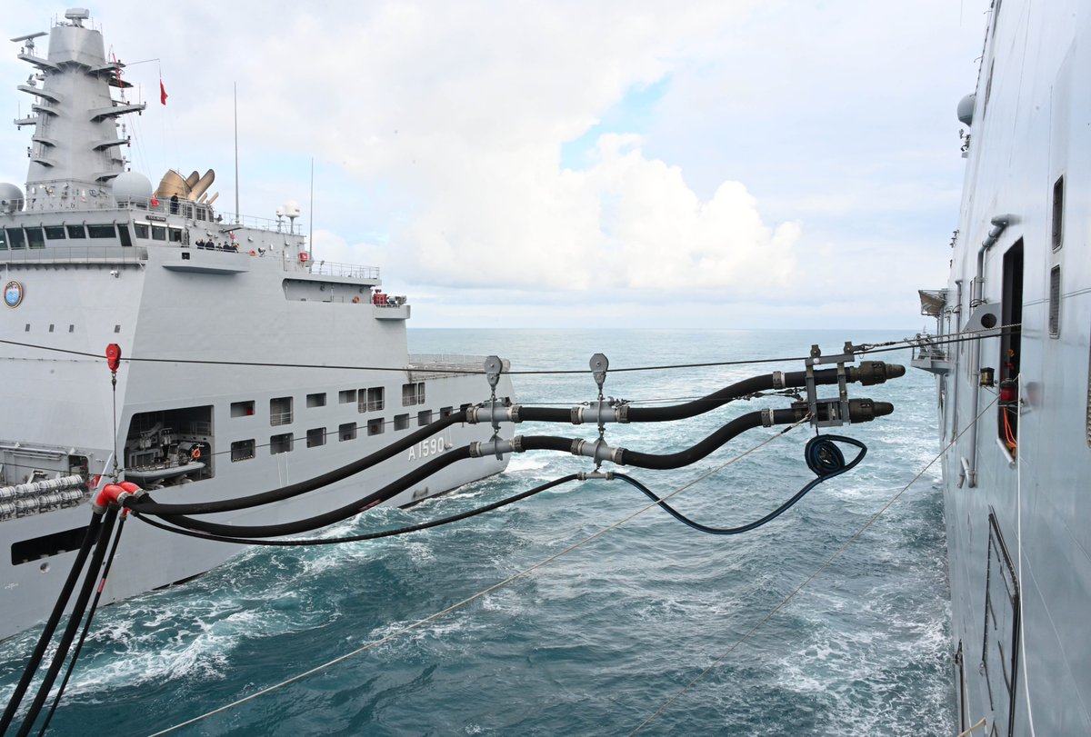 Anadolu Türk Deniz Görev Kuvveti, icra edeceği faaliyetlere ilişkin olarak Rota/İspanya’ya intikaline devam ediyor.

İntikal kapsamında;
⚓TCG Anadolu’ya konuşlu 3 AH-1W ve 1 SH-70 helikopter ile suüstü keşfi maksadıyla uçuş, 
⚓TCG Derya ile TCG Anadolu ve TCG İstanbul